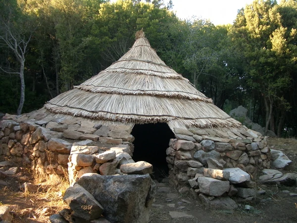 Capanna delle riunioni nuragica di Luogosanto